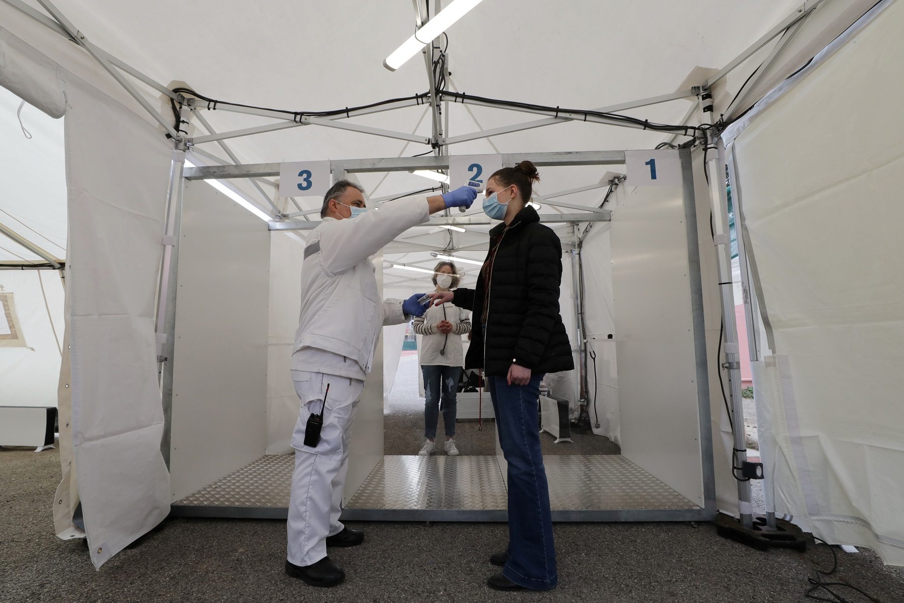 بعد تجربته على 1.5 مليون شخص.. تطبيق يكشف أن فقد حاستي الشم والتذوق من أبرز أعراض كورونا