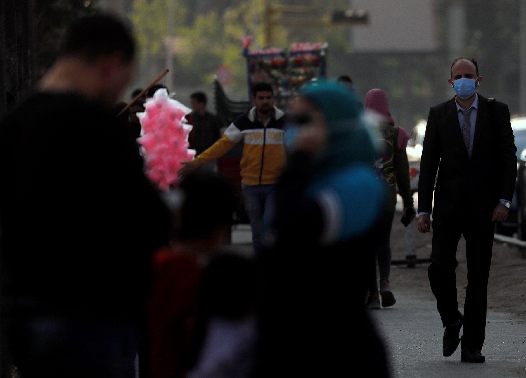 مصر تمنع موائد الإفطار الجماعي في رمضان والرئاسة تؤجل الانتقال للعاصمة الجديدة بسبب كورونا