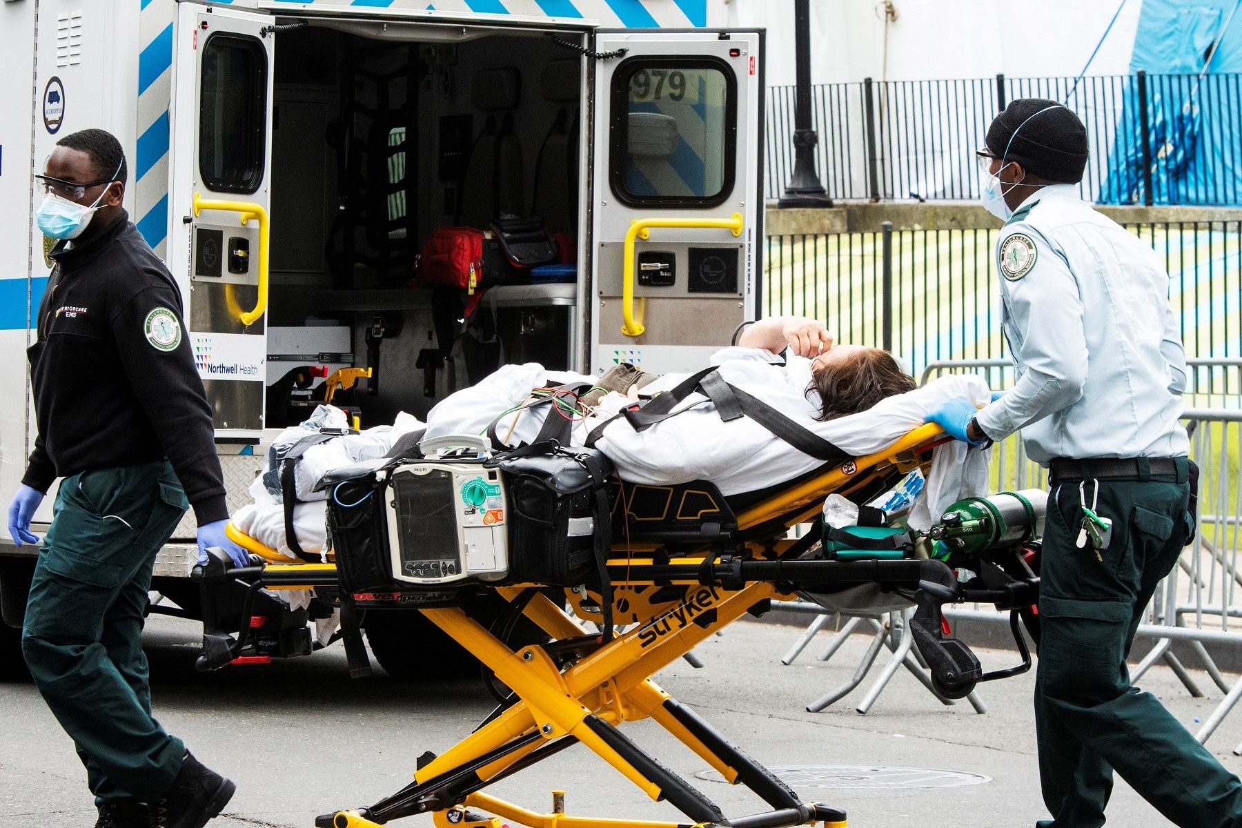 أجهزة التنفس الصناعي بلا جدوى! تقرير أمريكي: ارتفاع معدل وفيات مرضى كورونا أثناء استخدامها