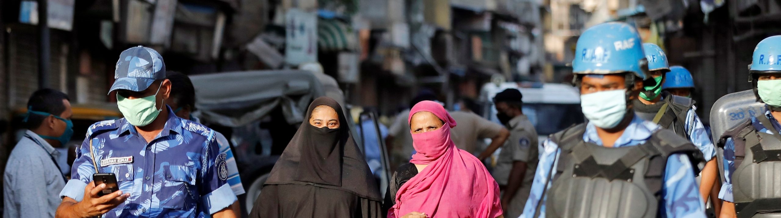 تعرضوا للضرب، وهوجمت مساجدهم ووُصفوا بـ”قنابل بشرية”! كورونا يعزز الكراهية ضد المسلمين بالهند