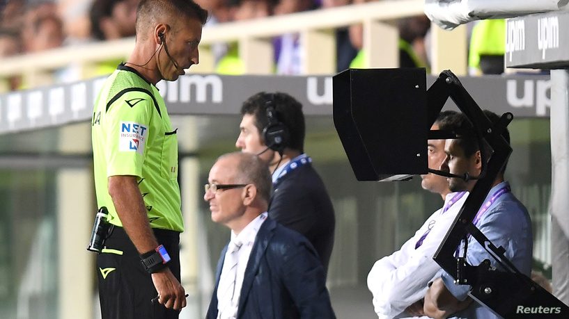 تقنية الفيديو تتطلب تواجد الحكام والمراقبين والفنيين خلف الشاشات في مساحة ضيقة وهذا لا يوفر الأمان الصحي