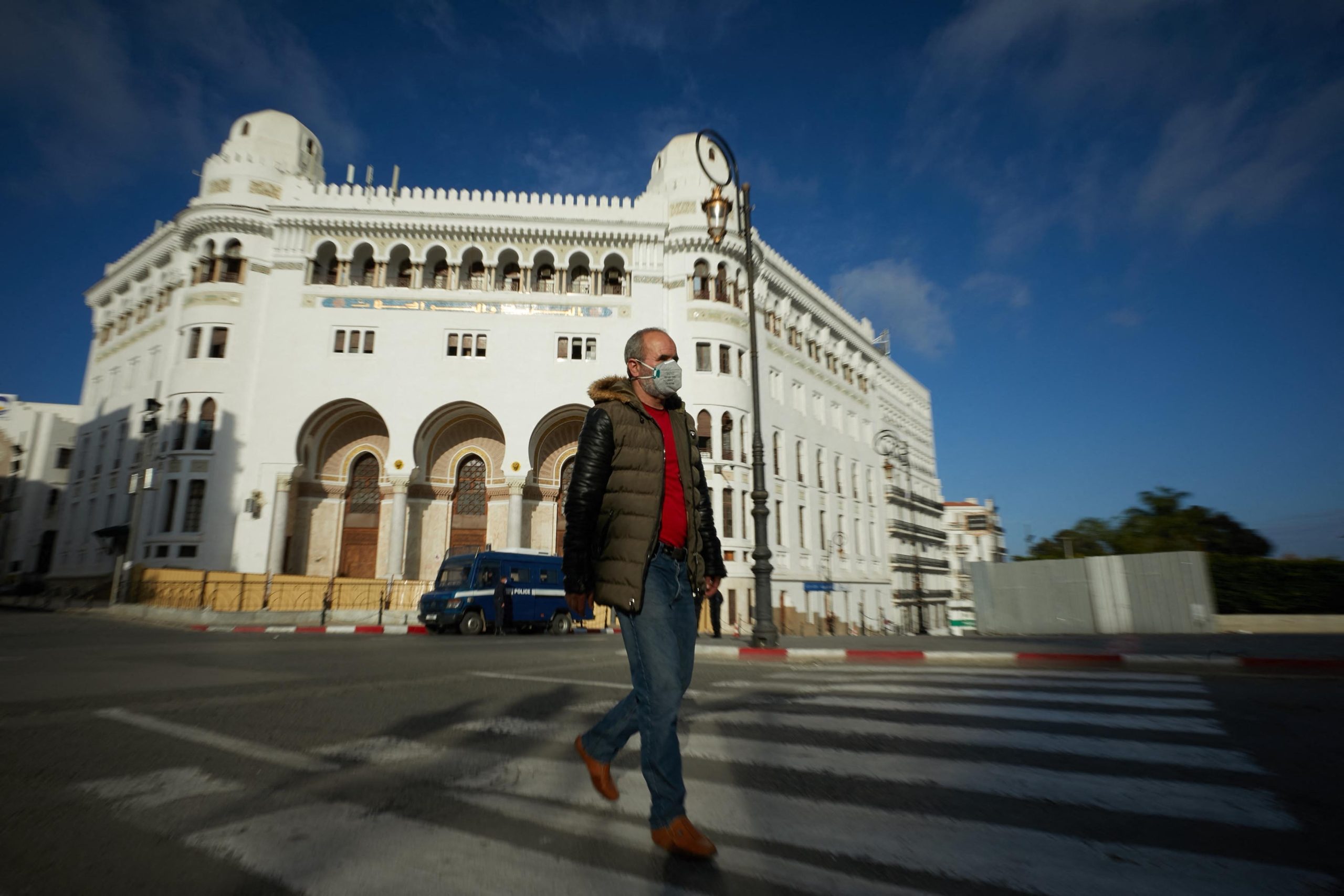 الجزائر تخفف إجراءات الحجر الصحي بالتزامن مع شهر رمضان