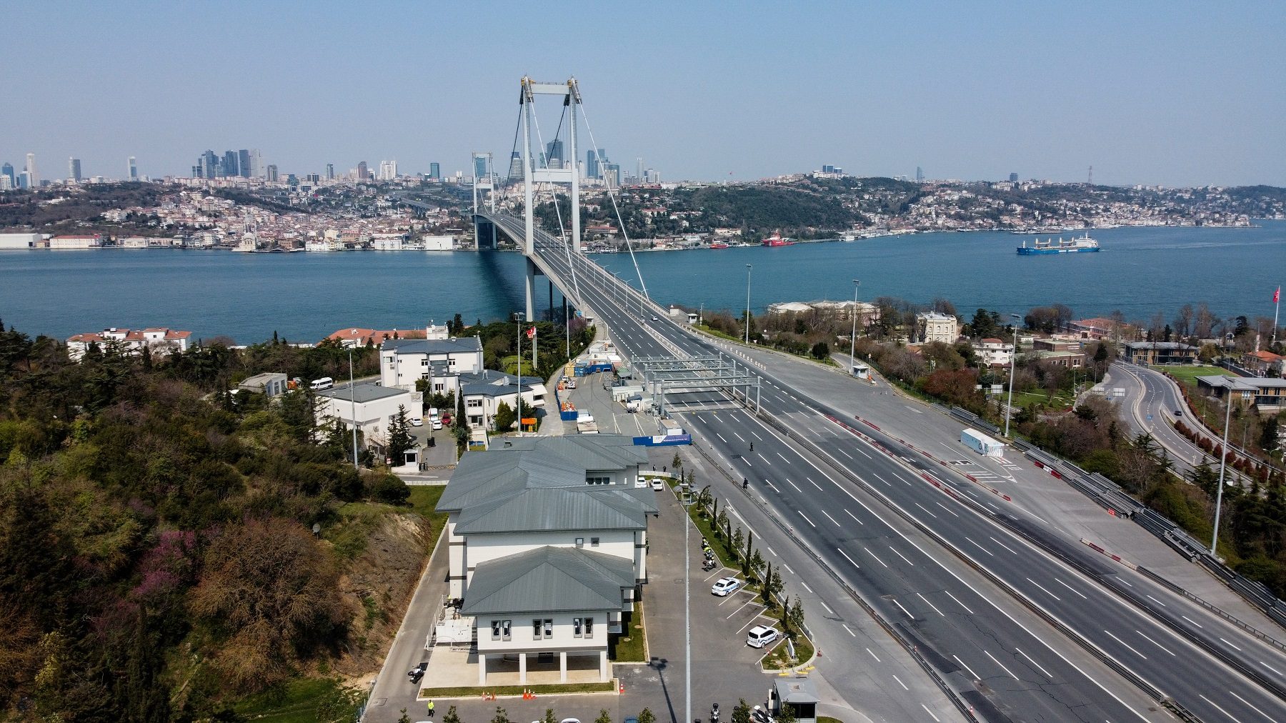 في مشاهد نادرة.. هكذا تبدو إسطنبول خلال حظر التجول الذي فرضته تركيا بسبب كورونا (صور)