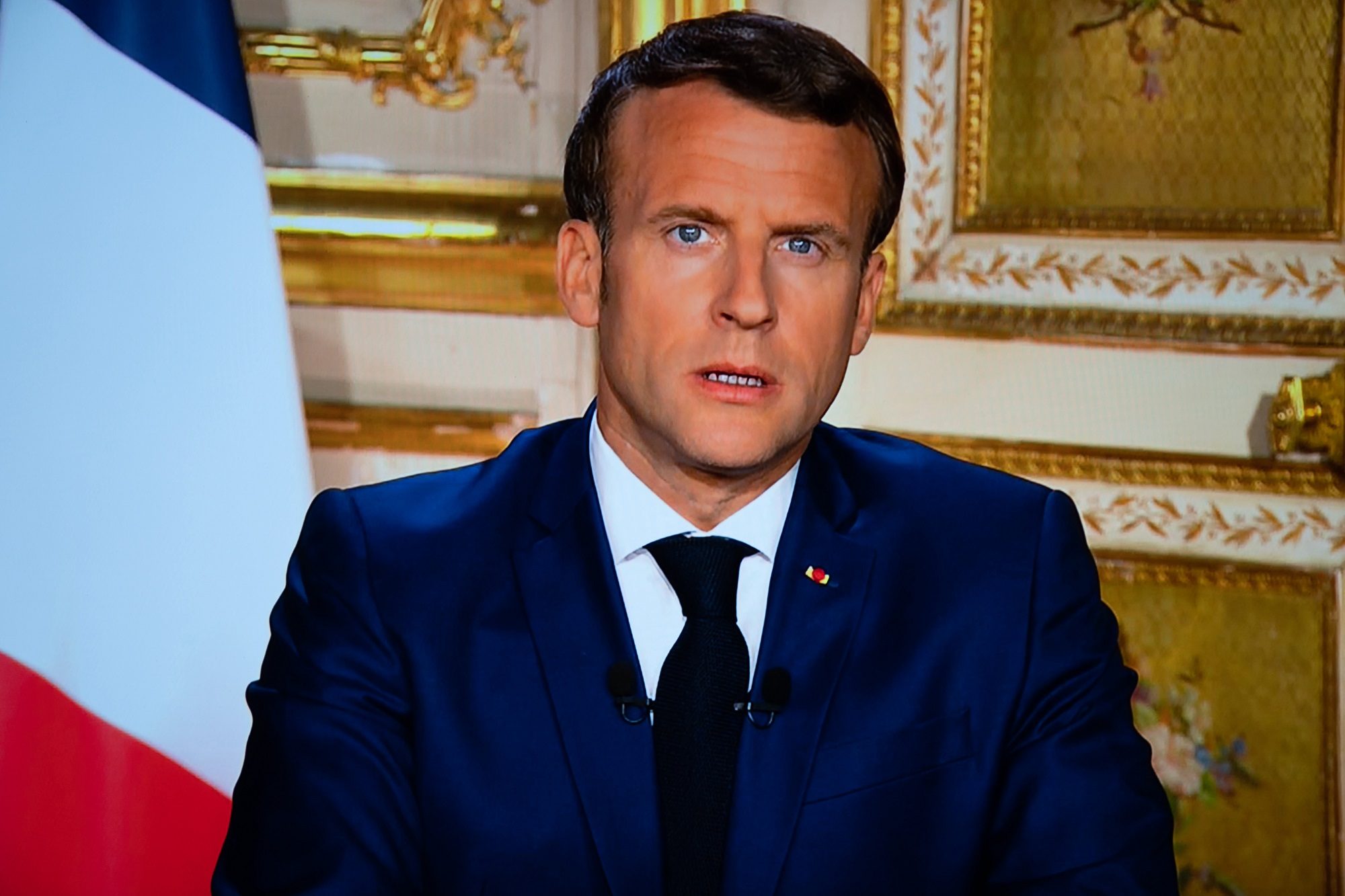 تمديد الحجر الصحي بفرنسا حتى مايو! وماكرون يدعو لشطب ديون دول إفريقية لدعمها في مواجهة كورونا