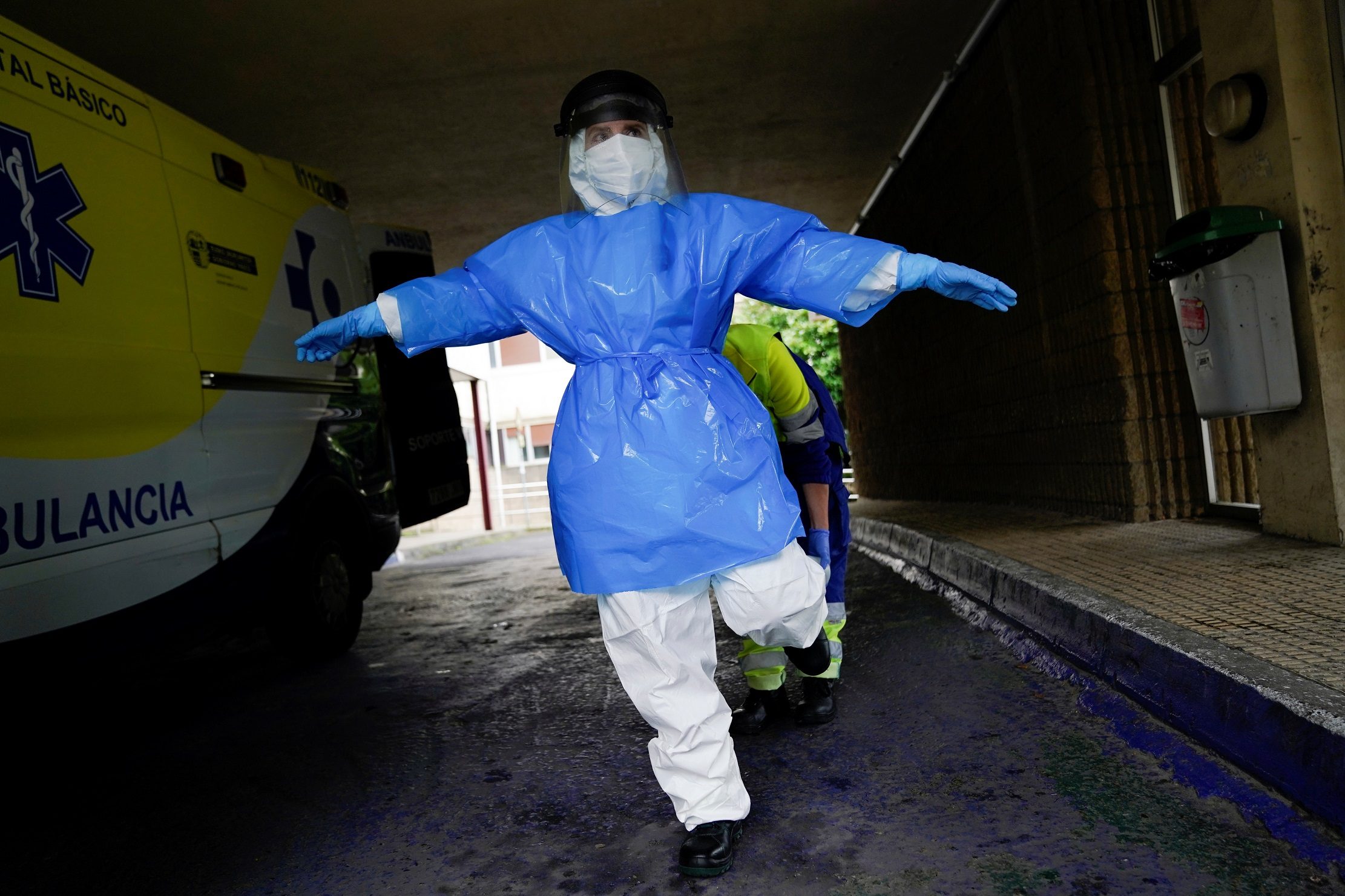 ينتشر الفيروس التاجي من أكبر مدن أمريكا إلى ضواحيها، وقد بدأ في الزحف إلى المناطق الريفية