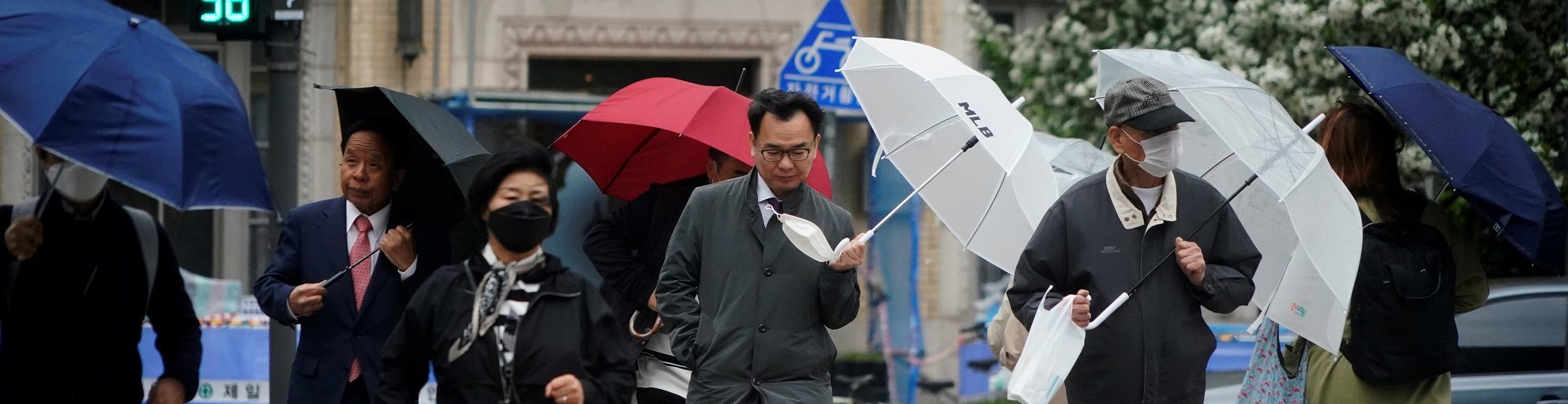 أول دولة في العالم “تتعايش” مع كورونا.. كيف فعلتها وهل تنجح؟