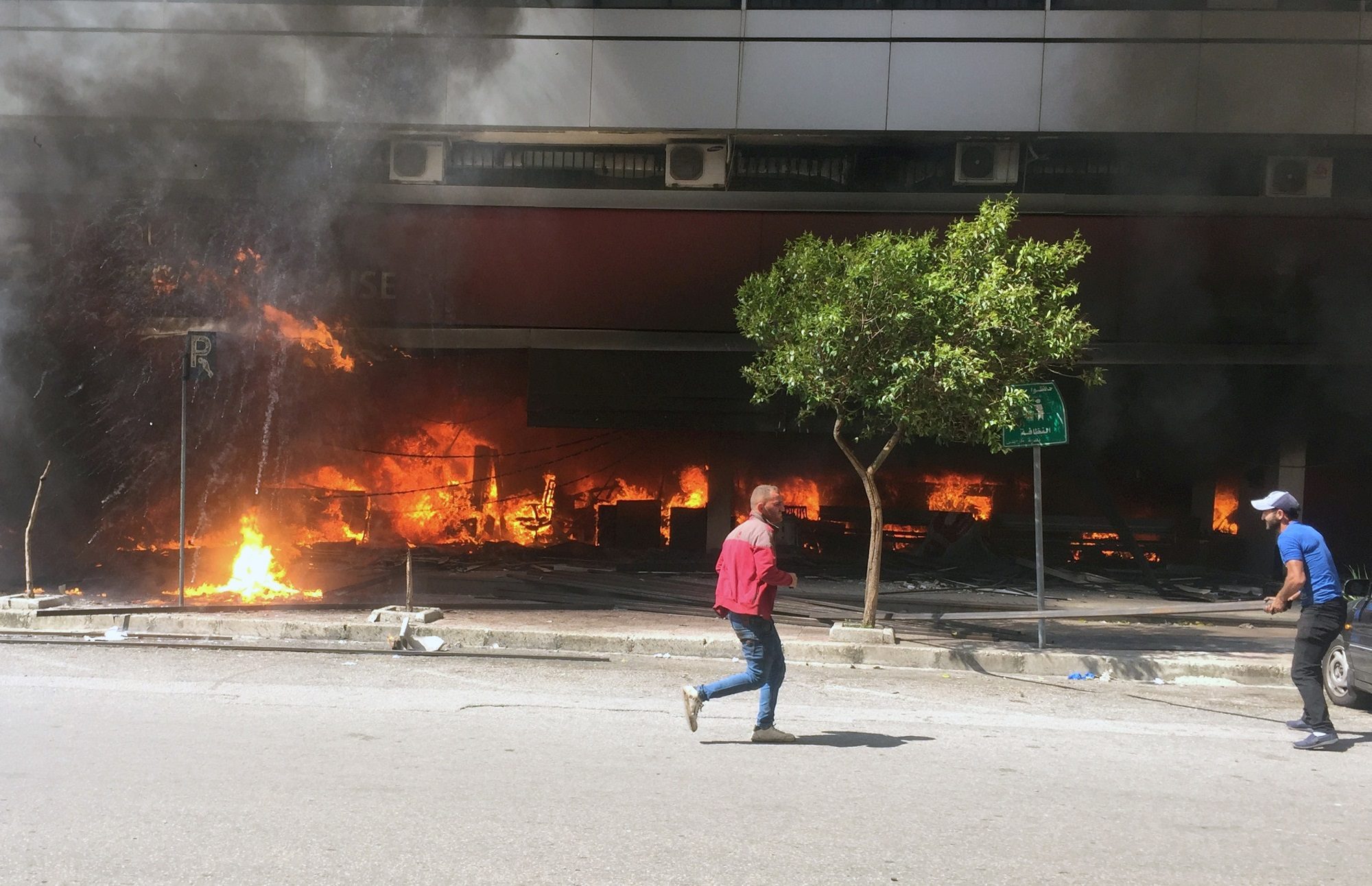 مقتل محتج في مواجهات بطرابلس اللبنانية جراء تردي أوضاع الاقتصاد