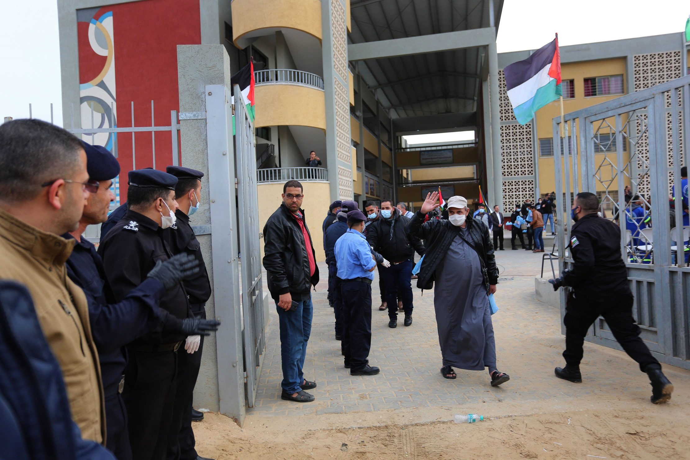 كورونا.. إنهاء “الحجر الاحترازي” لـ321 شخصاً بغزة