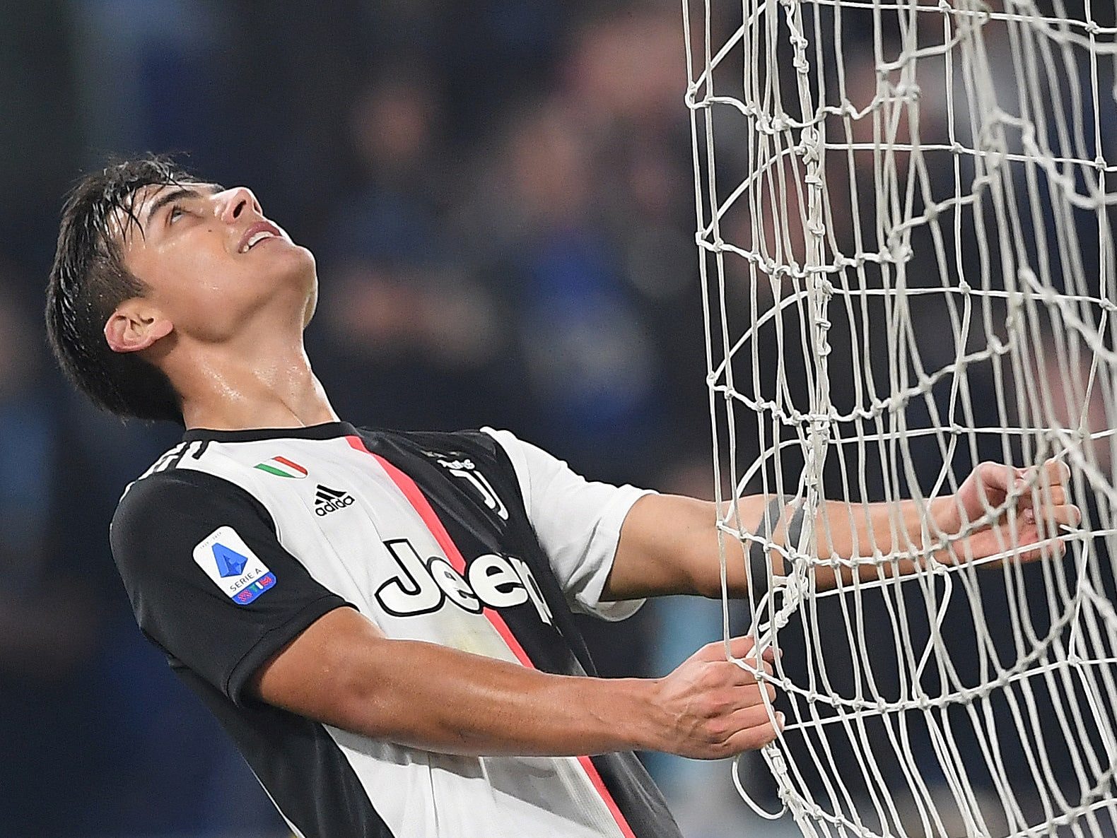 فيروس كورونا يُلاحق باولو ديبالا (رويترز)