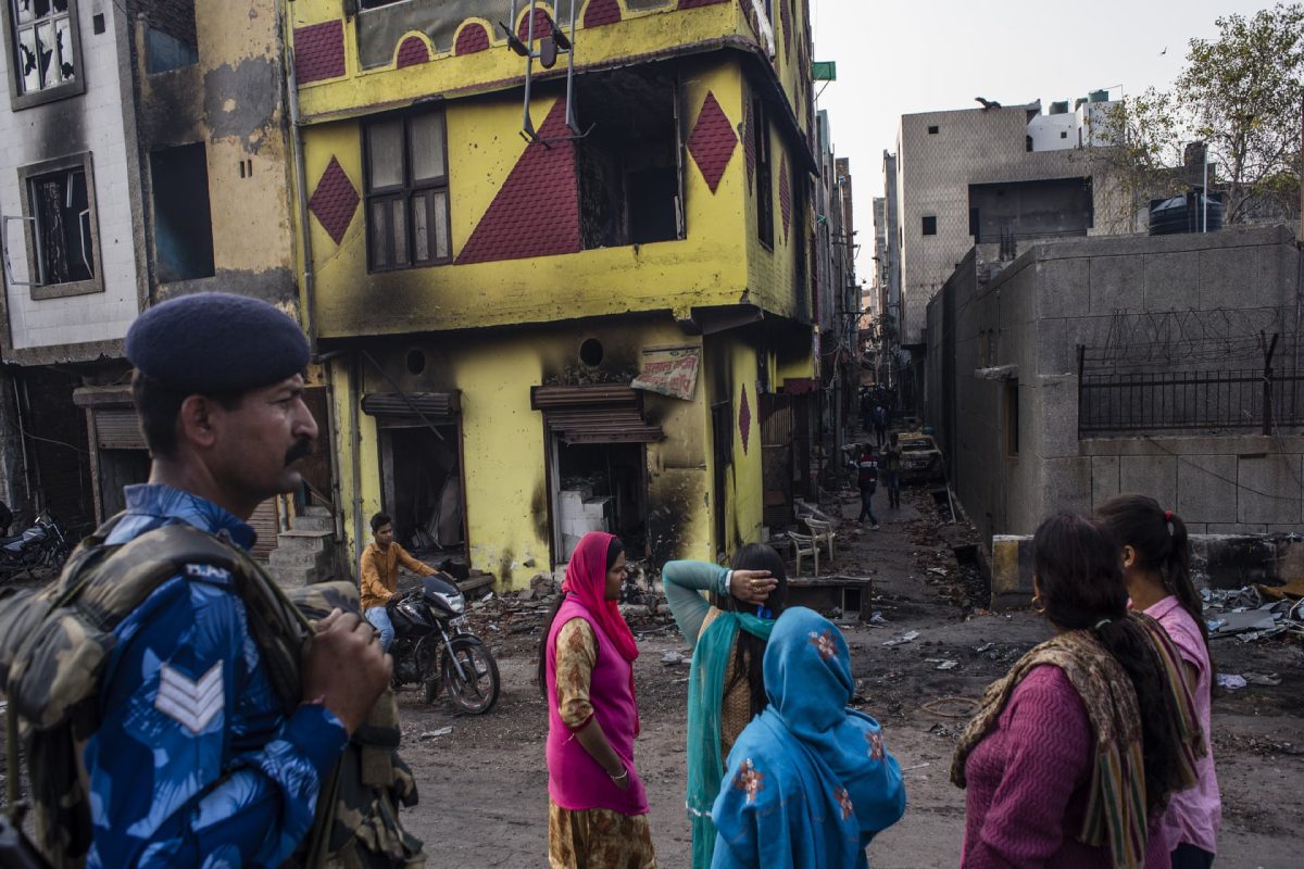 أصبحت العائلات المسلمة في نيودلهي دون مأوى بعد تدمير منازلها من قبل الغوغاء الهندوس / AFP