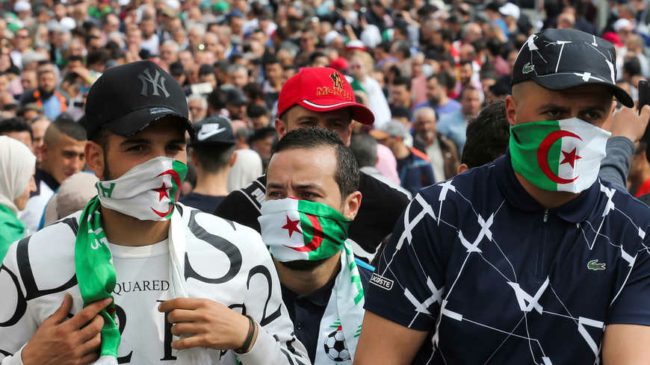 كيف استغل الجيش الجزائري فيروس كورونا لتعزيز قبضته على السلطة؟