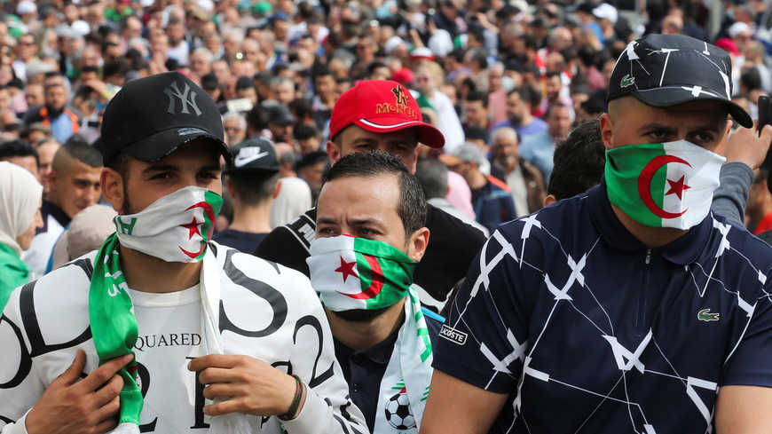 كيف استغل الجيش الجزائري فيروس كورونا لتعزيز قبضته على السلطة؟