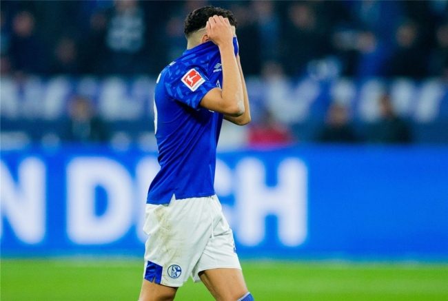 غرامة ضخمة للمغربي أمين حارث نجم شالكه الألماني بسبب الشيشة