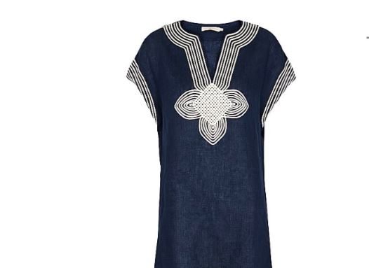 اشتعلت موجة من الانتقادات على الإنترنت بسبب عدم الإشارة على نحوٍ كافٍ إلى الفساتين التقليدية التي ترتديها النساء في شمال إفريقيا