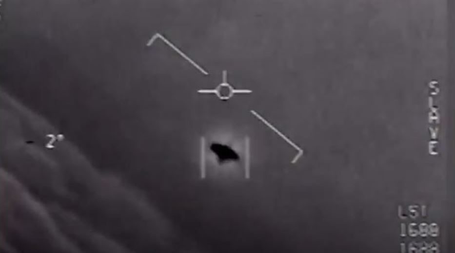 أمريكا رفعت السرية عن الفيديوهات التي تضمنت فيديوهات لأجسام غريبة