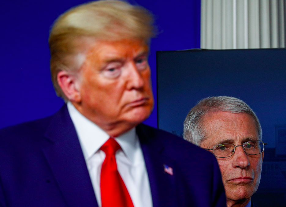 ترامب يقترح بديلاً لارتداء الكمامات للوقاية من كورونا.. لكن ما أوصى به حذرت منه منظمة الصحة العالمية