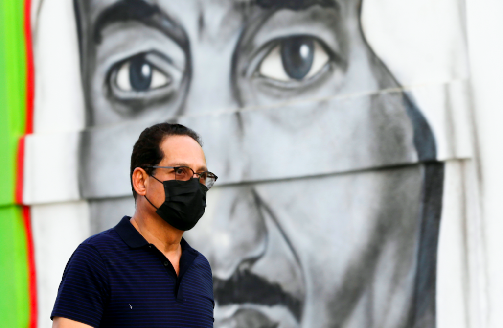 بعد أن همّشتهم سياسات ولي العهد الانفتاحية.. السعودية تستعين برجال الدين للمساعدة في مواجهة انتشار كورونا