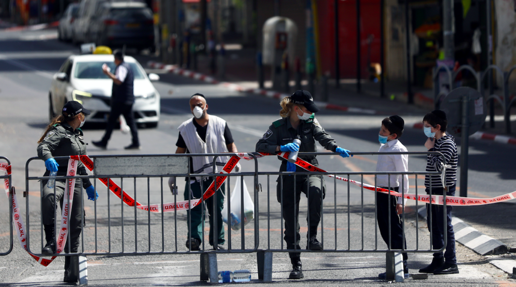 “مدينة المتدينين” منطقة محظورة.. إسرائيل تعزل “الحريديم” الذين لا يؤمنون بمخاطر كورونا