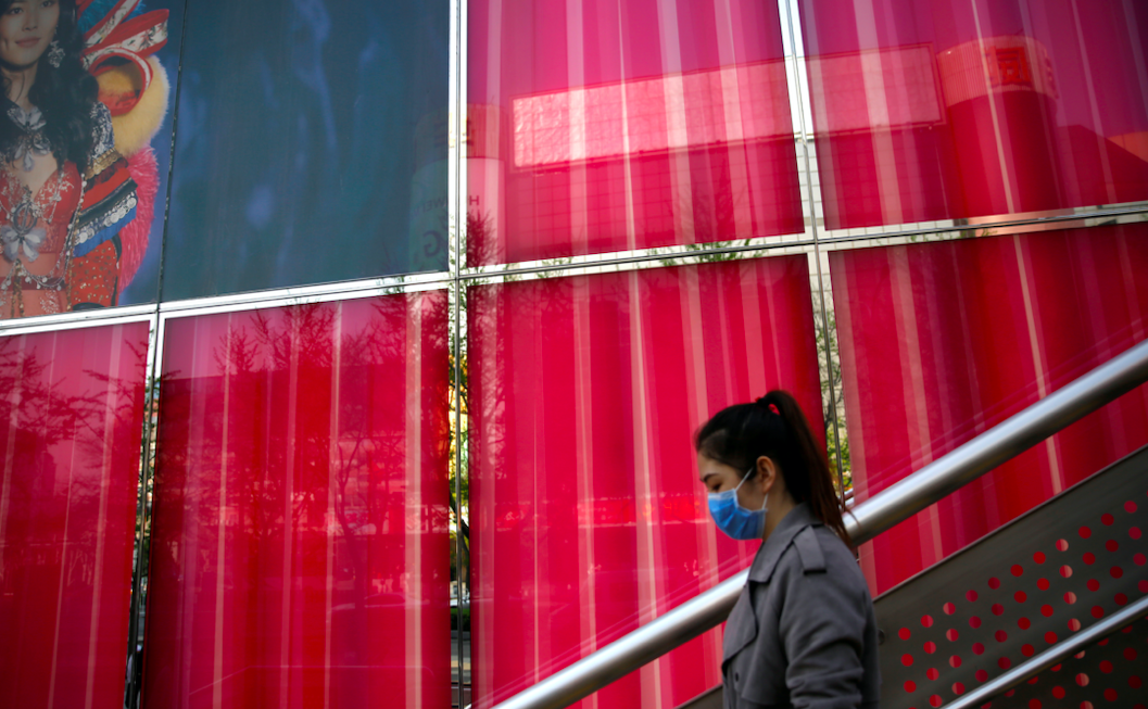 من داخل ووهان بعد رفع الطوارئ فيها.. صينية تروي تفاصيل الساعات الأولى من عودة الحياة للمدينة