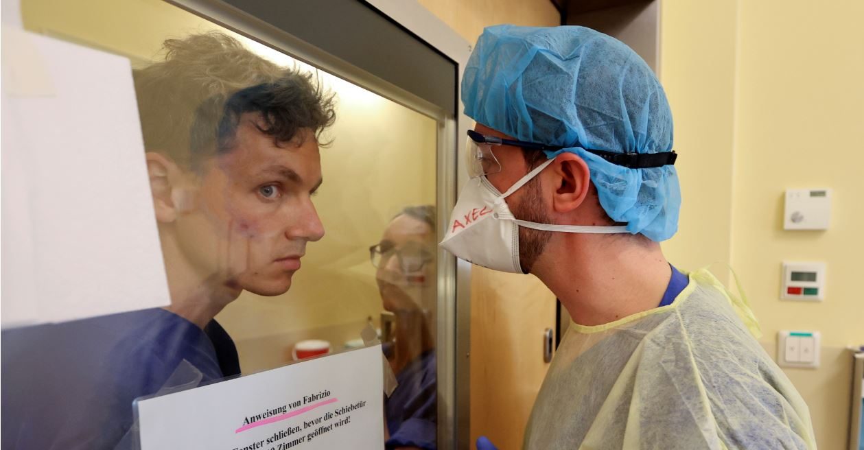 الصورة من وحدة العناية المركزة في مستشفى هافيلوهي المجتمعي في برلين، ألمانيا ، 20 أبريل 2020/رويترز