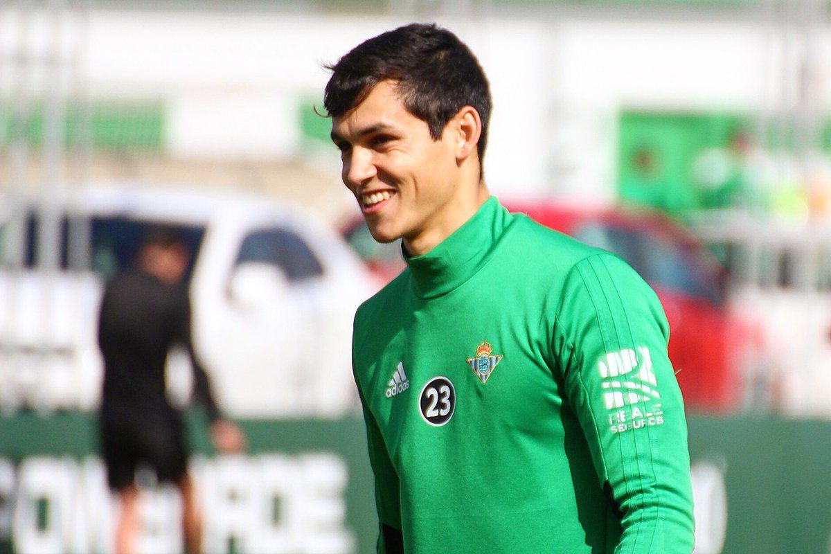 يحبه المدرب وأسلوبه مناسب.. لماذا يجب أن لا نتفاجأ بانضمام الجزائري ماندي لبرشلونة؟