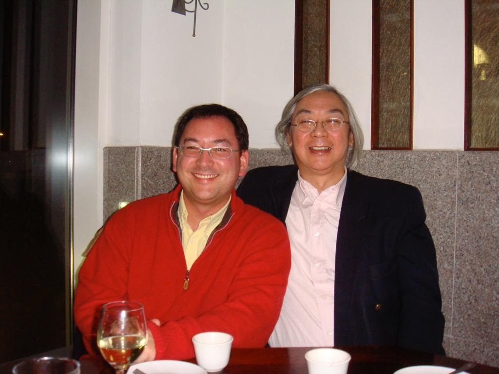 “لا أريد الموت وحيداً”.. طبيب بريطاني يحكي آخر اللحظات “المؤلمة” مع والده المصاب بكورونا، قبيل وفاته