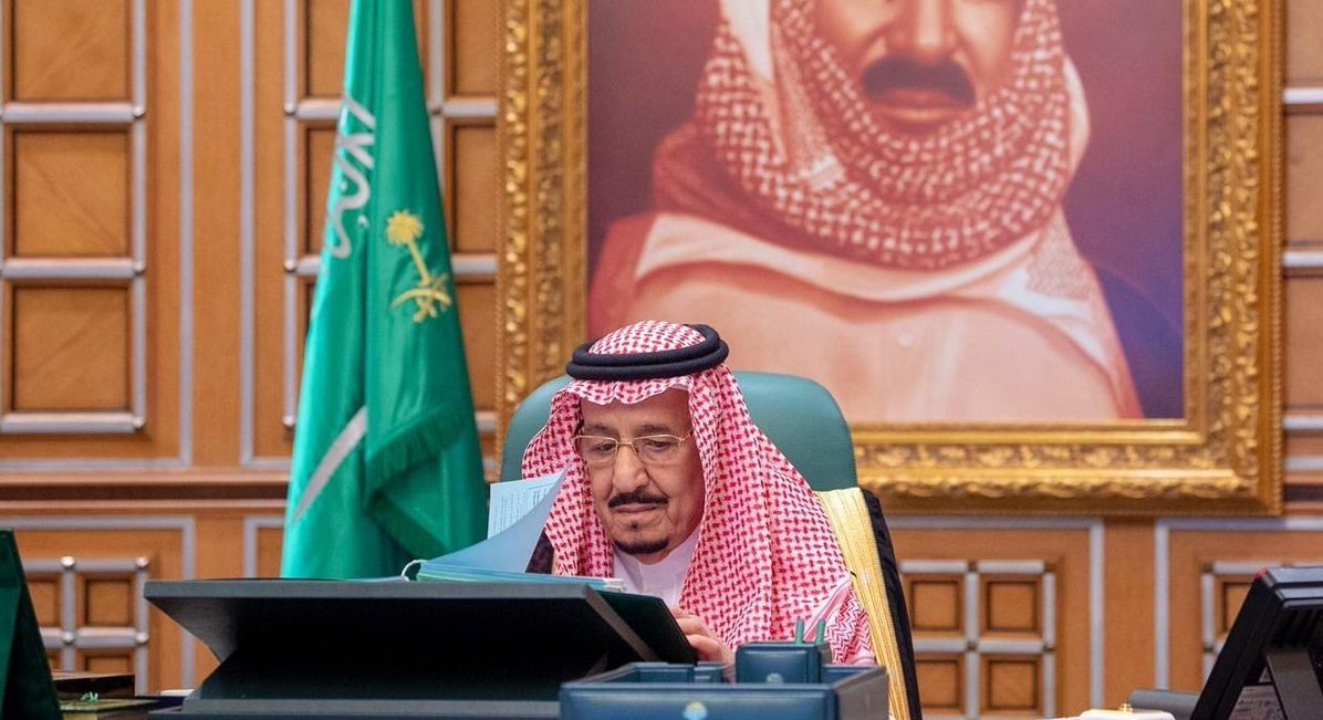 الملك سلمان يقرر إقامة التراويح في الحرمين بشروط.. والسديس يوضح كيف سيكون شكلها