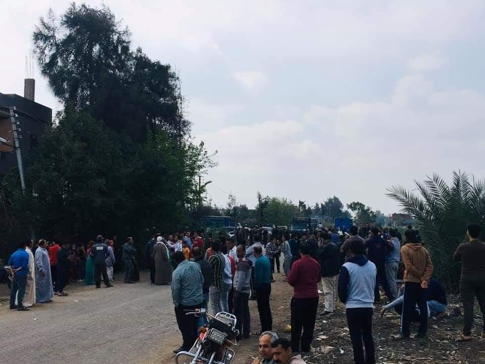 الشرطة المصرية تلجأ للقوة لدفن طبيبة توفيت بكورونا.. أهالي القرية رفضوا دفنها خوفاً من الفيروس