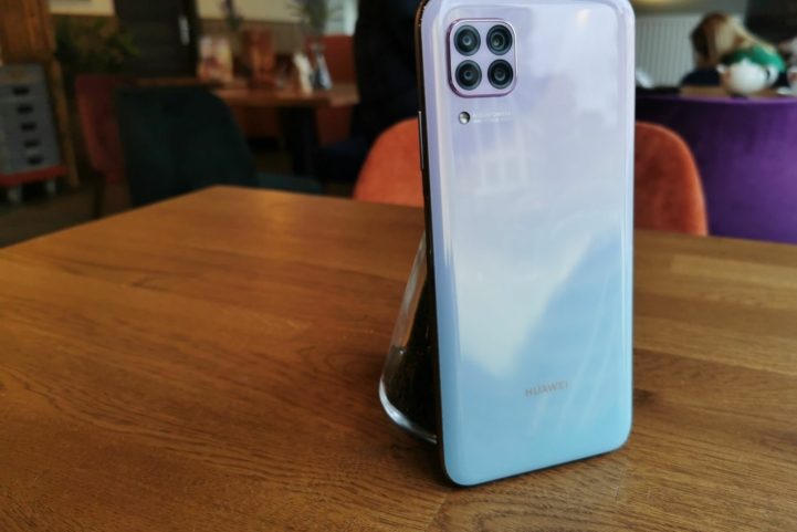 مواصفات هاتف P40 Lite 