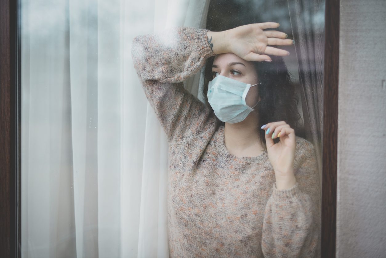 البُعد يزيد القلب ولعاً.. الأحبة المتفرقون يكتشفون علاقتهم في زمن الحدود المغلقة