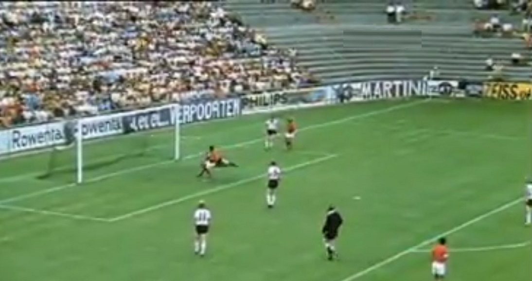 صاحب أول هدف مغربي في كأس العالم ظلمه ظهوره في زمن أحمد فراس (فيديو)