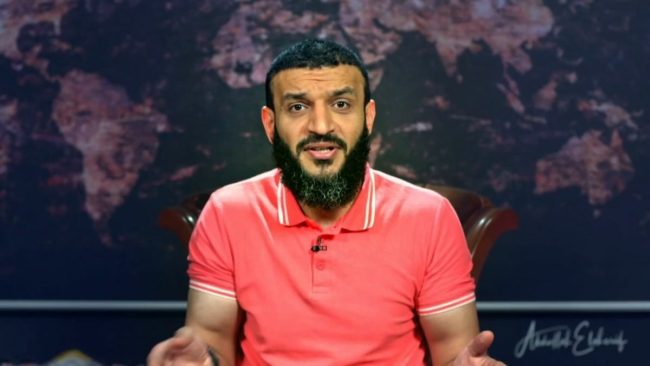 “كده ليا عندكم أبويا وإخواتي”.. اليوتيوبر المصري عبد الله الشريف يعلن اعتقال قوات الأمن والده