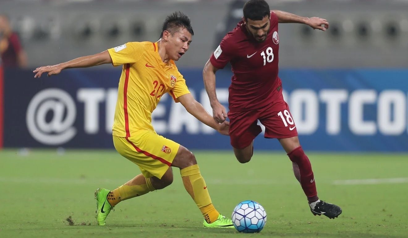 عوقب بالسجن 15 يوماً.. كاميرات الشارع تتسبب في طرد لاعب دولي صيني من فريقه