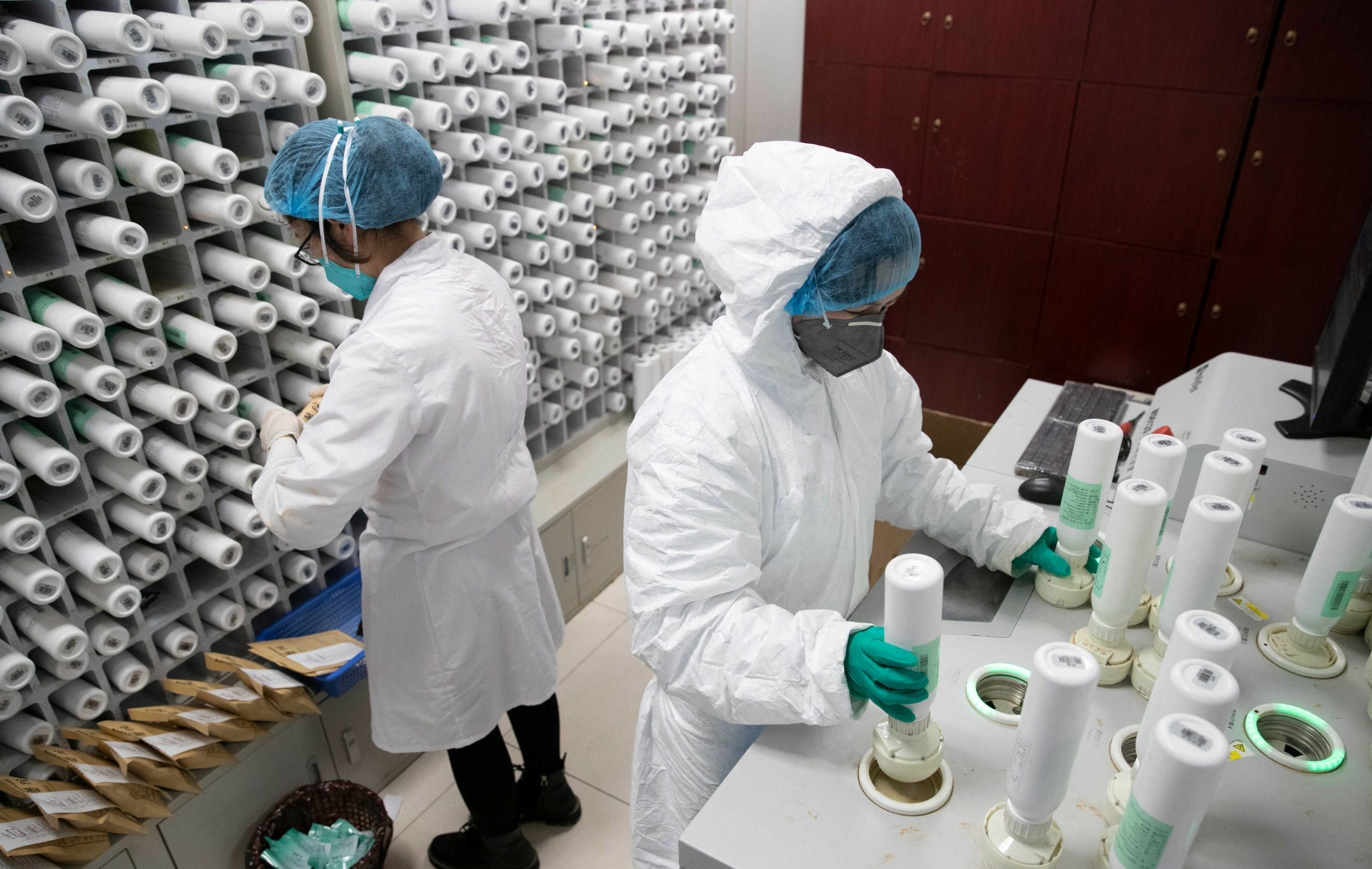 ماذا لو طلبت الشركات الكبرى مقابلاً باهظاً للقاح كورونا المحتمل؟ حيلة تتيح للدول الفقيرة تصنيعه رغماً عنها