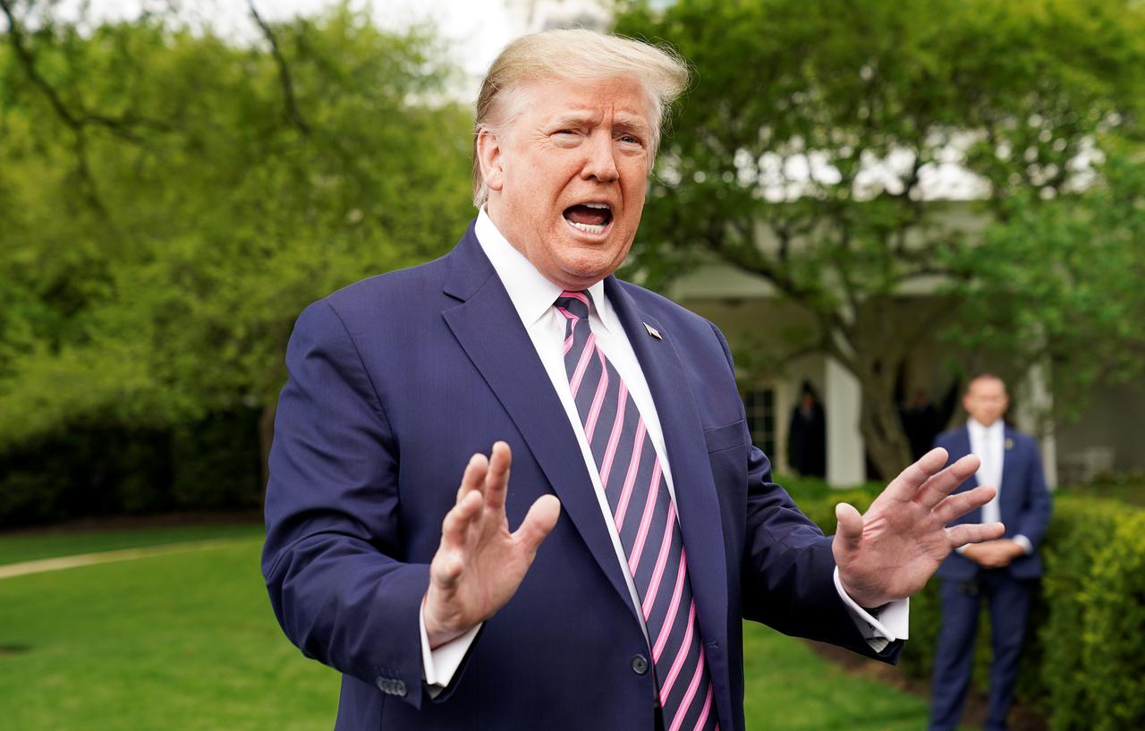 الرئاسة أهم.. كيف انسحب ترامب من معركة الوباء وقرر التركيز على الانتخابات؟