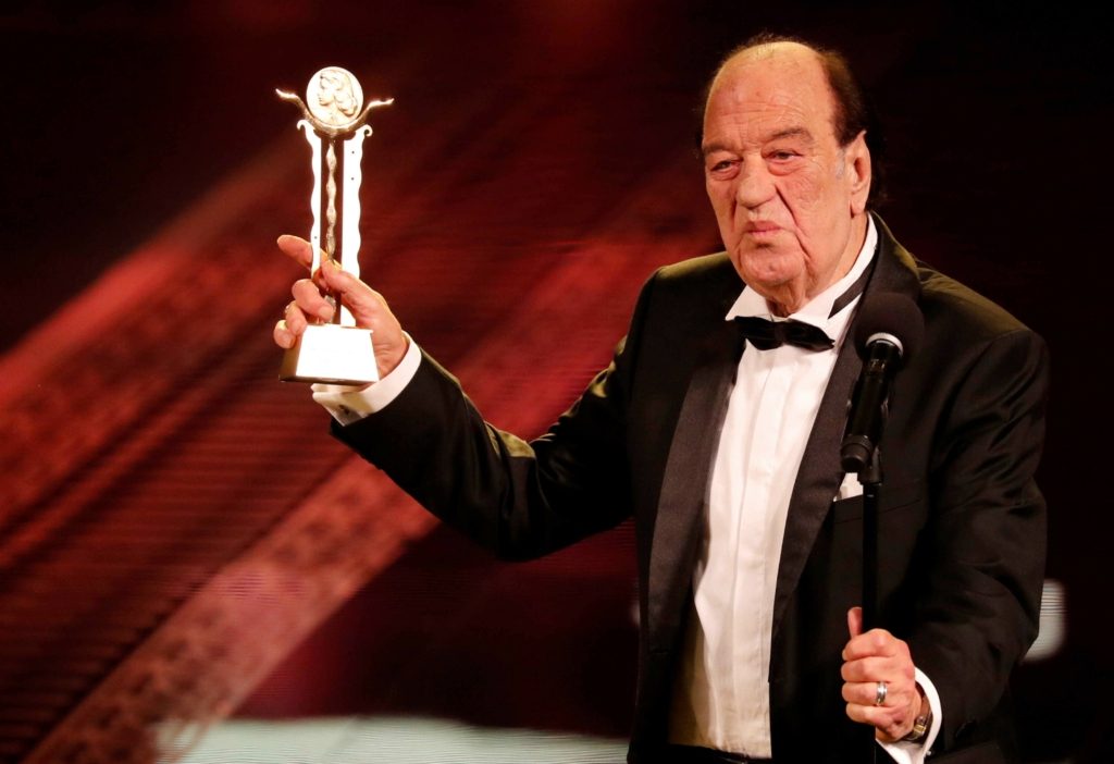 أدوار حسن حسني الخالدة طوال نصف قرن ليست كوميدية وحسب.. عن يتم الأم الذي فقد ابنته بسبب السرطان