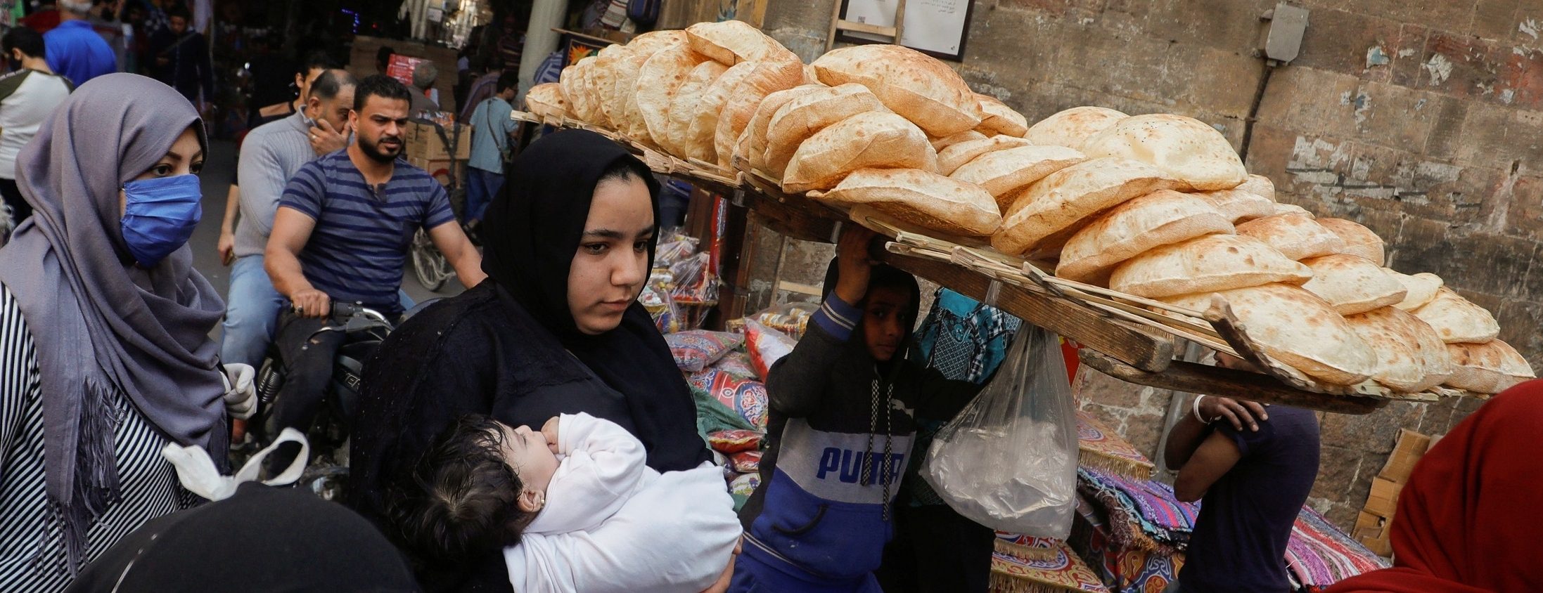 في جميع أنحاء البلاد، ثمة نقص حاد في الأطباء والممرضات والأدوية والمستلزمات الطبية والأسرّة