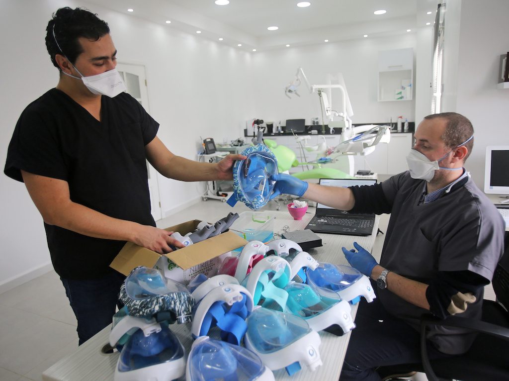 “السلاح” الذي ساعد الجزائر في مواجهة كورونا.. هكذا وجدت الحل بـ”الشباب” في أزمة الفيروس