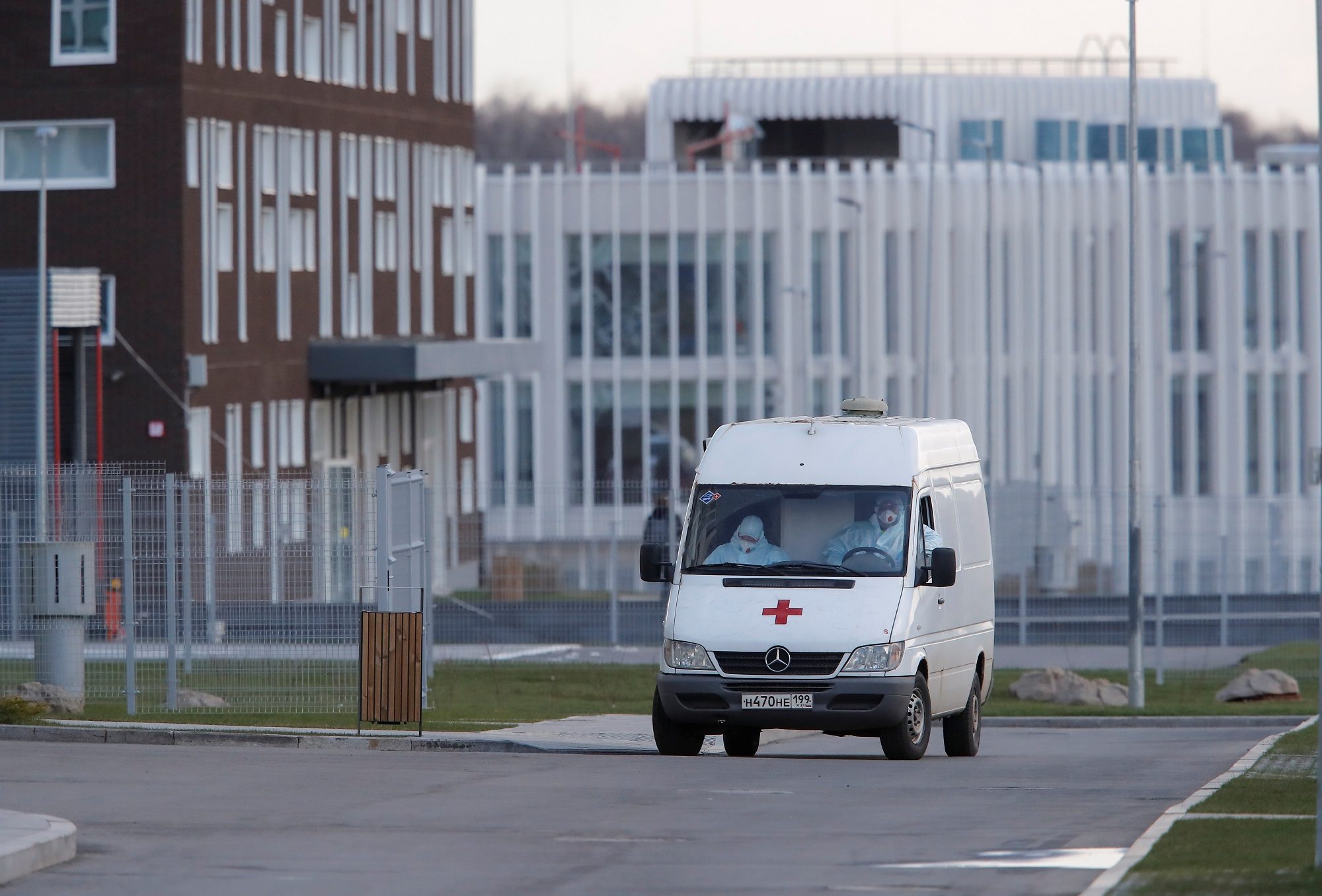 موت غامض لأطباء في روسيا.. يسقطون من نوافذ المستشفيات التي تُعالج مرضى كورونا