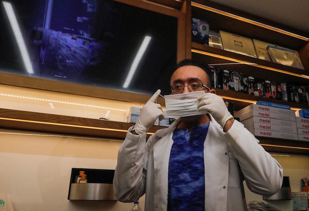 “نحن أولى بالمعدات الطبية من الدول الأخرى”.. صرخة من مستشفيات مصرية لتدهور الأوضاع بسبب كورونا