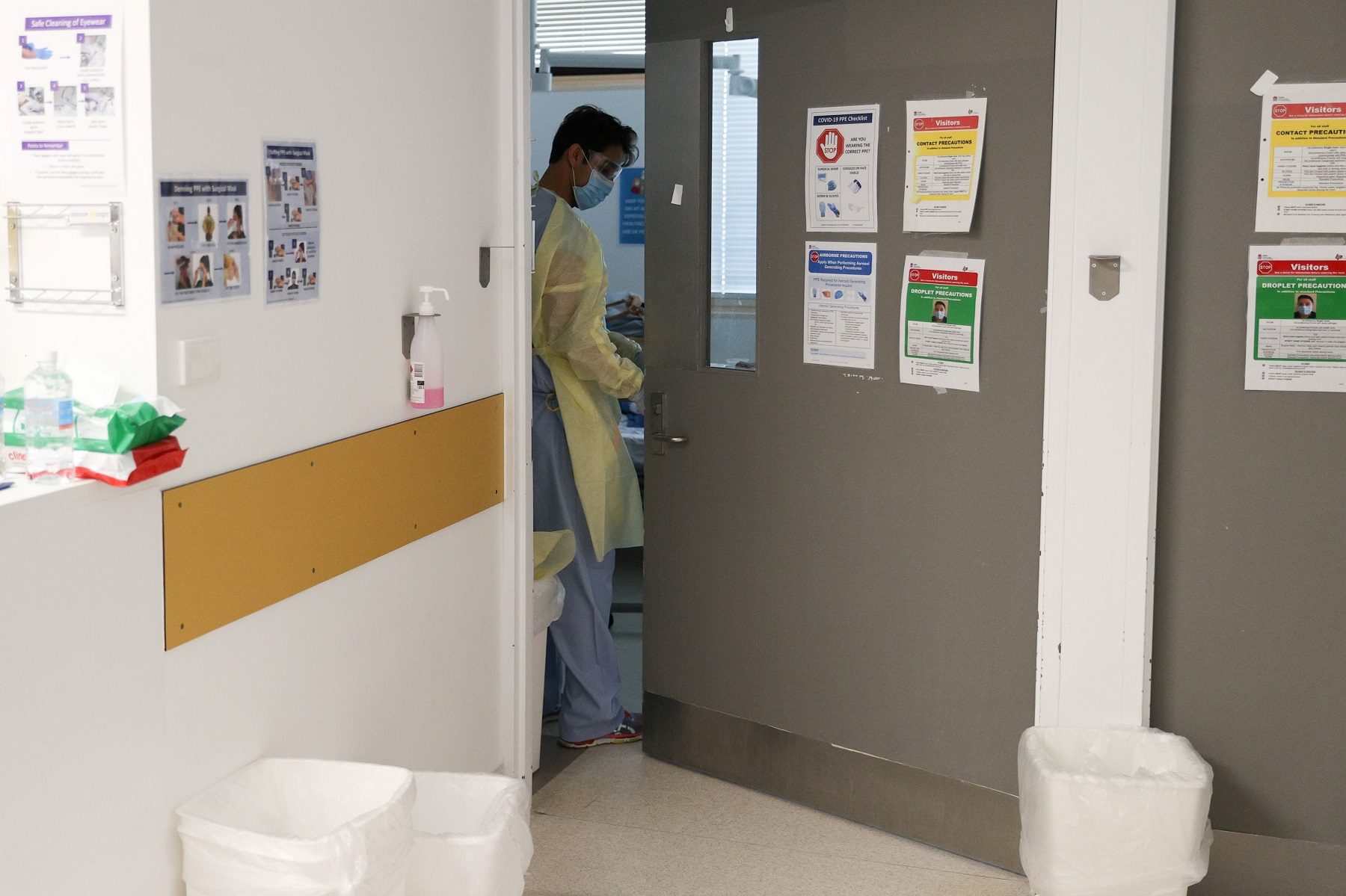 فقد بصره وهو يؤدي عمله.. قصة طبيب مصري أصيب بأزمة قلبية وهو يعالج مرضى كورونا (فيديو)