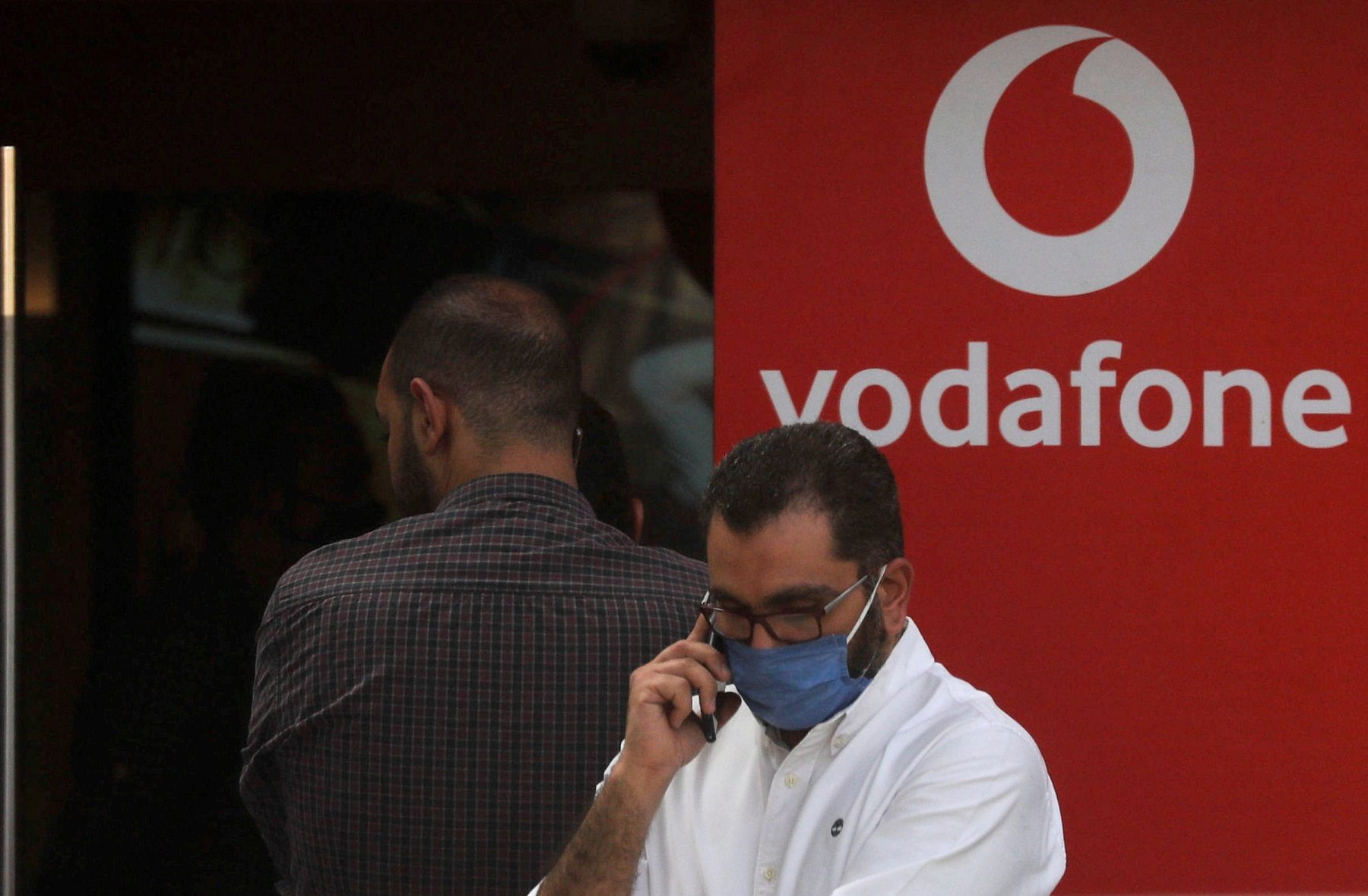 مصر تقرر التعايش مع كورونا وتفرض ارتداء الكمامة