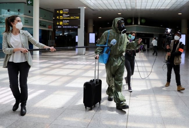 لا طعام ولا مجلات وممنوع الانتظار أمام المرحاض.. كورونا يحدث تغييراً جذرياً على السفر الجوي