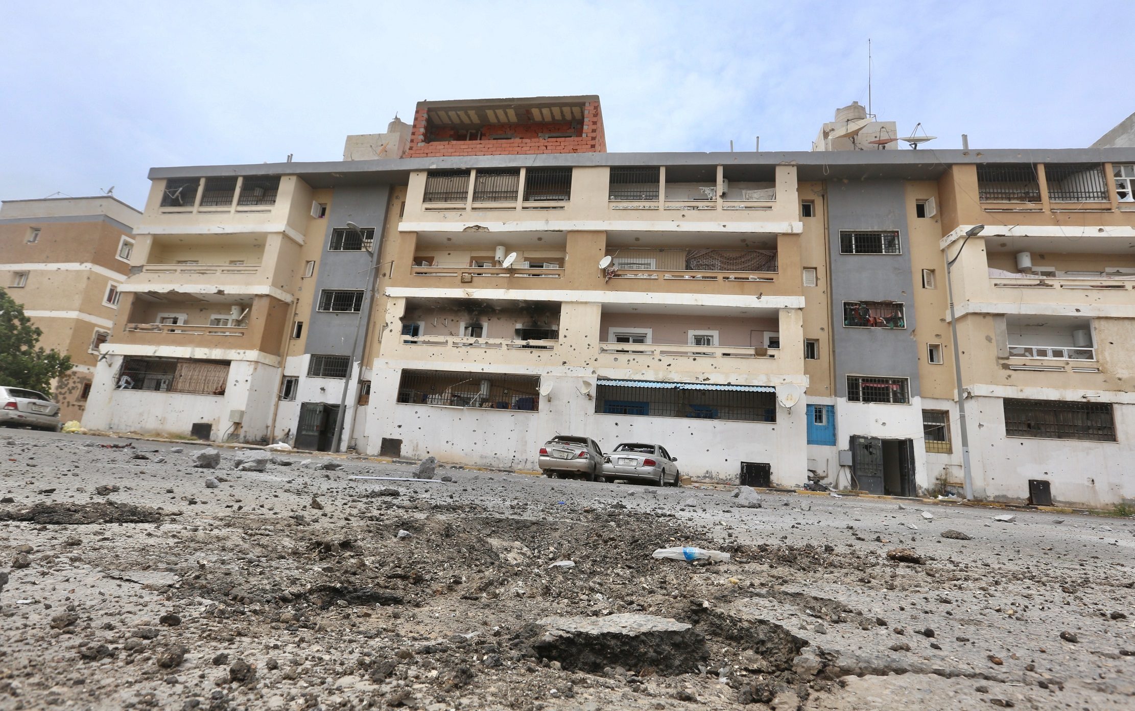 حفتر يقصف المدنيين في طرابلس