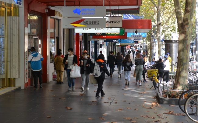 نعم كورونا لن يختفي لمجرد تجاهل أخباره، فهل الإغلاق هو الحل الوحيد لمواجهة الموجة الثانية؟