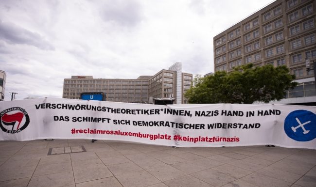 تظاهرات بمدن أوروبية ضد قيود كورونا.. أثينا وباريس ولندن شهدت اشتباكات مع الشرطة، وإصابات بالعشرات