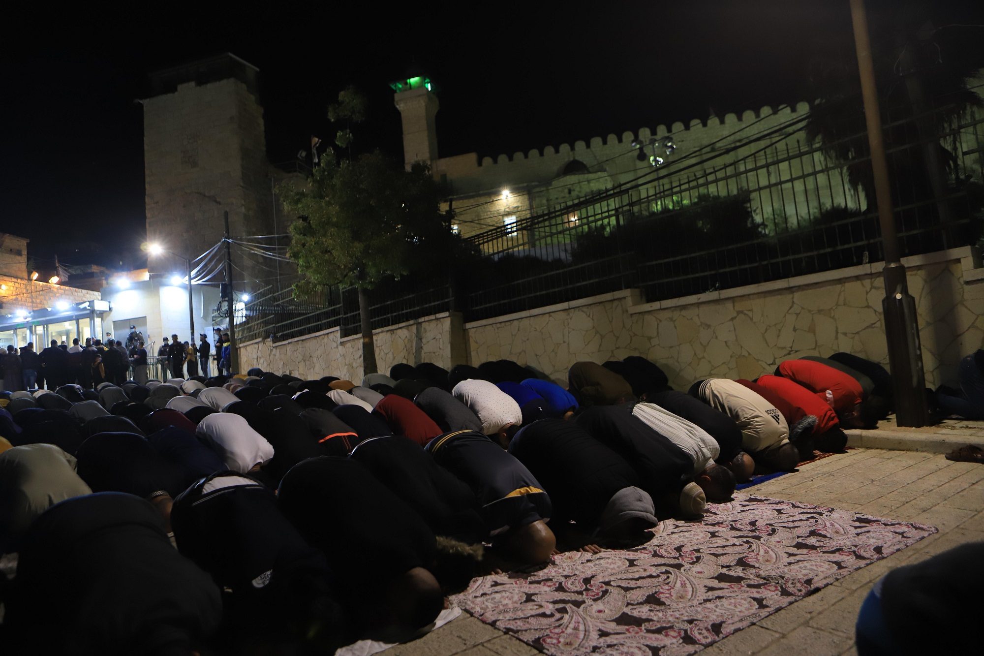 إعادة افتتاح المسجد الإبراهيمي وكنيسة المهد بعد تخفيف قيود الحظر