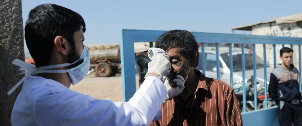 يعطون المصابين صورة لبشار ويخبرونهم “الشفاء هو الولاء”.. كارثة “التكتم” على تفشي كورونا بمناطق النظام السوري