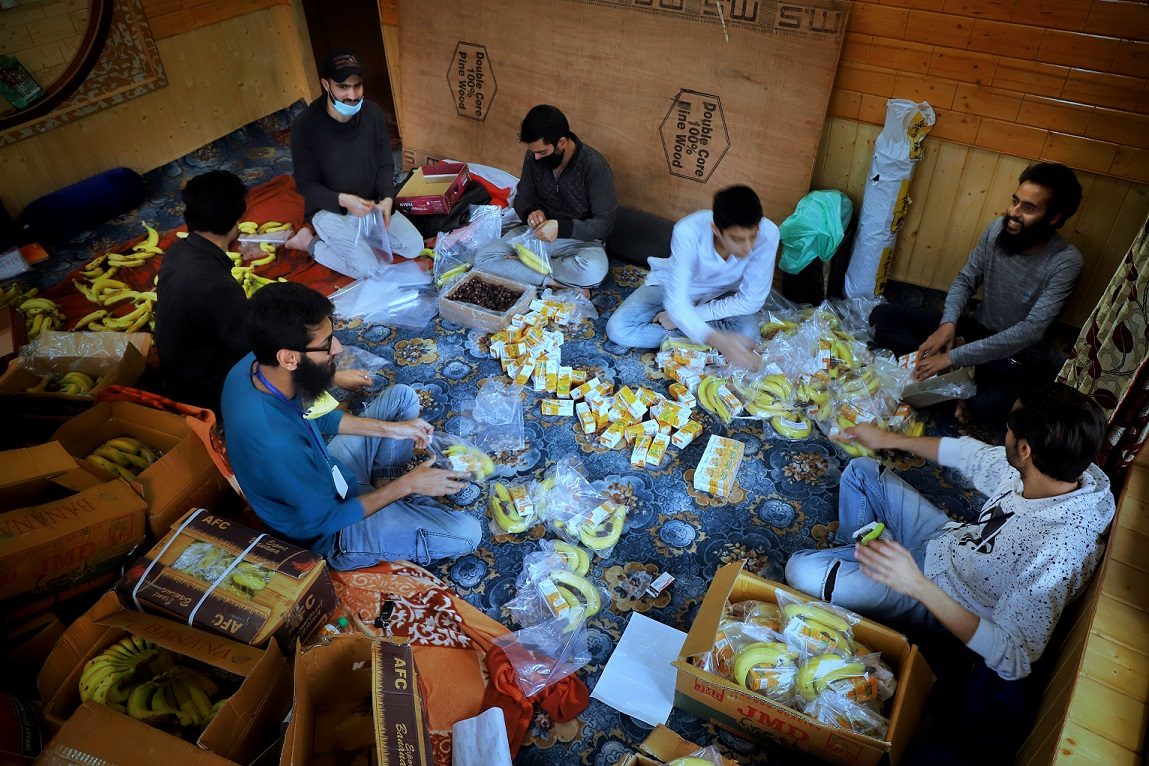 ركن لصلاة العيد وحلوى منزلية ليهدوها للأطفال.. كيف يستقبل مسلمو كشمير عيد الفطر في “كورونا”؟