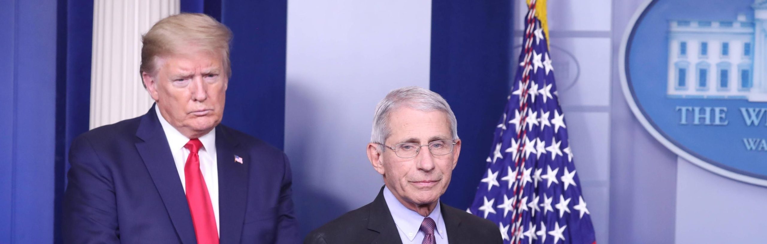 معركة تغييب العقل في زمن الوباء.. من ينتصر: العلم أم الارتجال لأغراض سياسية؟